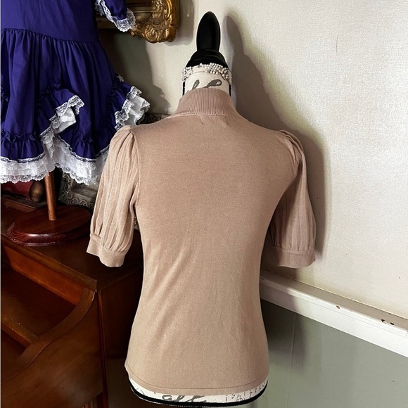 Tahari Short Sleeve Mock
Neck Gold Pullover
Sweater Size XS NWOT
58.00 - Picture 4 of 6